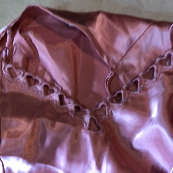 Gloria Vanderbilt negligee sz 30/33 pink with hearts at neck/spaghetti  straps - Picture 12 of 12